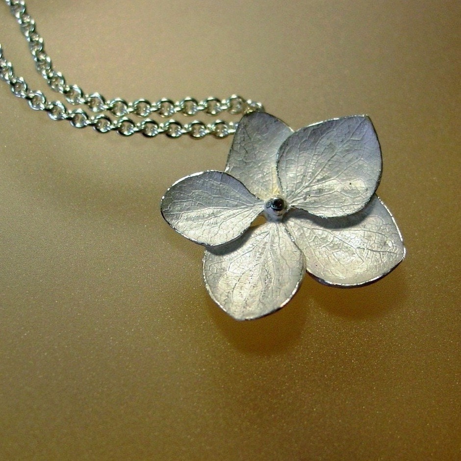Hydrangea necklace discount