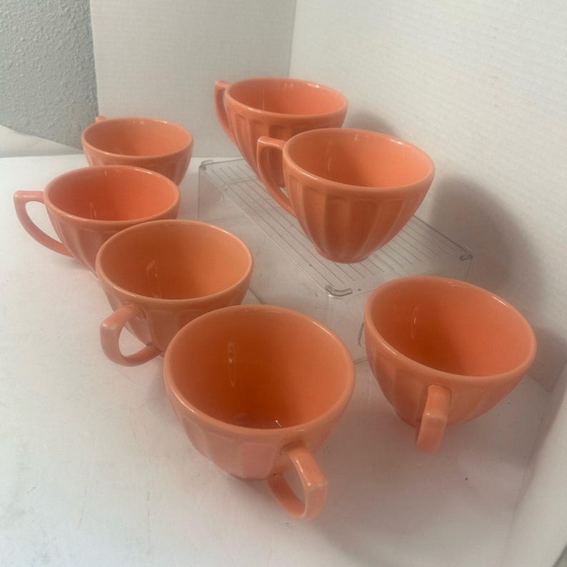 Conjunto de xícaras de chá e café de cerâmica Biscuit da Anthropologie com nervuras para brunch e eventos coral imagem 3