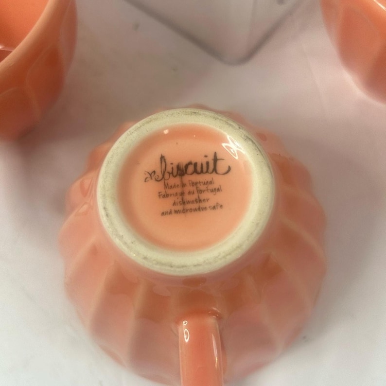 Conjunto de xícaras de chá e café de cerâmica Biscuit da Anthropologie com nervuras para brunch e eventos coral imagem 5