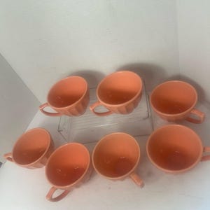 Conjunto de xícaras de chá e café de cerâmica Biscuit da Anthropologie com nervuras para brunch e eventos coral imagem 2