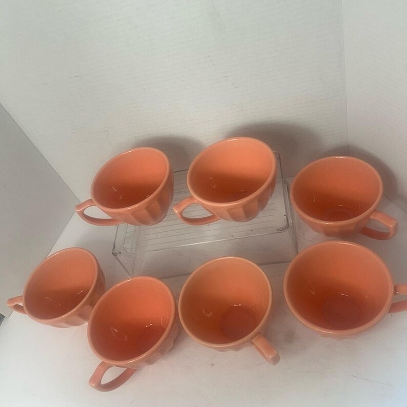 Conjunto de xícaras de chá e café de cerâmica Biscuit da Anthropologie com nervuras para brunch e eventos coral imagem 2