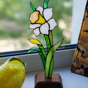 White Narcissus Stained Glass Suncatcher: Floral Window Decor, Perfect Mother's Day Gift,  Stained glass plant, Mom Custom Daffodil bouquet