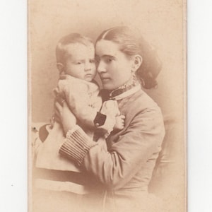 antique CDV Photo 1800s Pretty Woman Holds Baby Child Mansfield, OH Victorian *