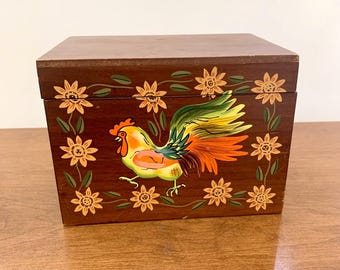Vintage Susan Winget Wood Recipe Box Rooster Flowers Farmhouse Certified Intl