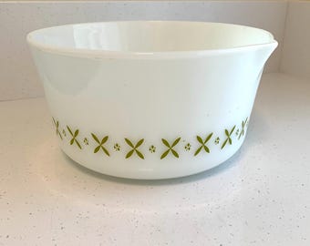 Vintage Anchor Hocking Fire King Large Milk Glass Mixing Bowl Green Daisy Spout