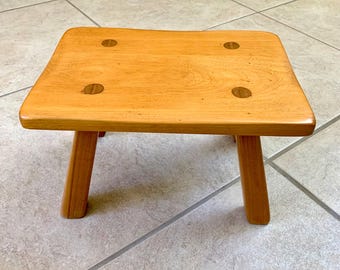 Vintage Cushman Colonial Creations Farmhouse Footstool 9038 Maple Authentic Bennington VT Mid Century Modern