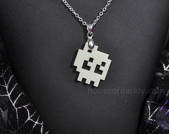 8bit pixel Skull necklace glow-in-the-dark
