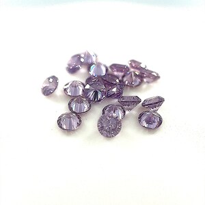 Cyrkonia sześcienna 3 mm 2,5 mm okrągła ametystowa jasna- osadzenie kamienia szlif fasetowy 0,18 Koszyki
