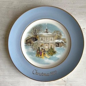 Vintage Avon 1977 Christmas Collector Plate: Holiday Village Scene