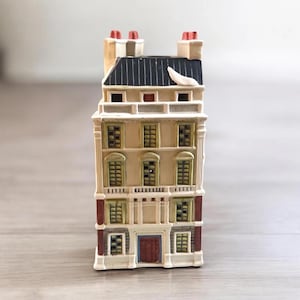Santas Best Streets of London 20 | Vintage Christmas Village | Christmas Village House | Santas Best Christmas Village