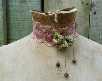 Absintha green flowers and pink cotton lace trim necklace CHOCKER Handmade in France