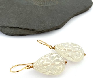 Romantically decorated drops with gilded elements. Large, light and festive earrings with acrylic drops, nickel-free, elegant, retro