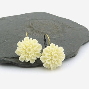 Pastel-white flowers. Large flowers cabochon earrings. Brass folding brisures, romantic earrings, nickel-free jewelry