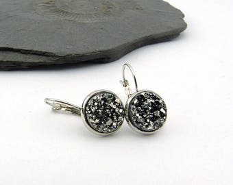 Elegant Silver Sparkling Faux Druzy Cabochon Earrings. Silver plated settings, nickelfree leverback earwires. Holiday jewellery, lightweight