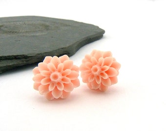 Delicate pink dahlias - detailed flower cabochons pastel color. Flower studs. Silver-plated brass plugs, nickel-free. Flower Girl