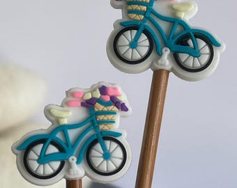 Needle-tip protectors, stitch stoppers for knitting, two bicycles with flower baskets, silicone beads, and accessories for knitters