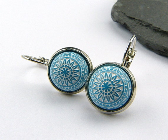 sparkly and feminine. Blue Sparkle Drops Shiny Faceted Glass Drop Earrings with silver accent and gunmetal french earwires