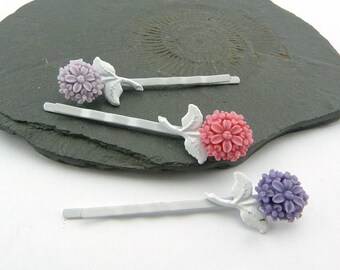 White, filigree flower hair clips. Romantic hair clips in purple, violet and pastel pink. Cabochon hair accessories, shabby chic.