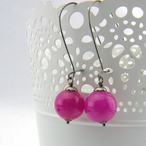 Shocking Pink & Black long dangling earrings with mountain jade beads. Nickel free, colorful earrings. Gift idea young girls image 2