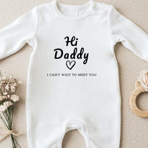 Personalised Hi Daddy Pregnancy Reveal, Custom Baby Announcement Bodysuit, Keepsake Gift for New Dad, Cute Baby Boy Present.