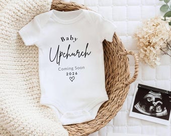 Baby komt binnenkort in 2027: gepersonaliseerde romper met zwangerschapsaankondiging voor grootouders onthullen cadeau