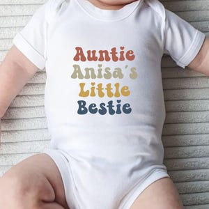 Personalised Auntie Bestie Baby Grow Gift Retro, Custom Baby Bodysuit from Aunt, Baby Clothes Git From Aunty, Auntie Little Bestie