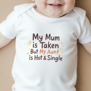 Funny Aunt Gift, Cute Baby Clothes for Aunty, Hot Auntie Humour Gift, Retro Humor Auntie Baby Grow fron Nephew, Niece