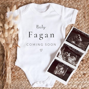 Pregnancy Announcement Baby Grow Personalised, Custom Pregnancy Reveal Baby Bodysuit, Coming Soon Babygrow, Baby Due 2026 Announcement Vest