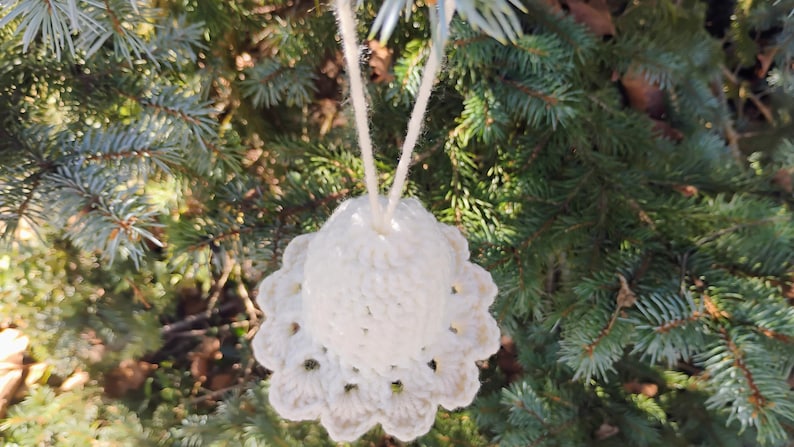 diy Christmas gifts, Christmas tree ornament, large Christmas bell ornament, Christmas crochet, winter decorations, housewarming gifts, wedding gifts, baby shower gifts, bachelorette party gifts, school gifts, teachers day gifts