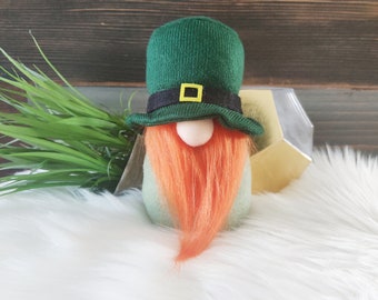 St Patrick's day gnome, Irish Gnome, lucky, clover, leprechaun gnome, shamrock, march decorations, mantel décor, Ireland, Irish gnome, green