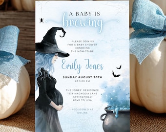Puede incluir: Una invitación a un baby shower con temática de brujas. La invitación presenta una ilustración en acuarela de una bruja embarazada con cabello azul, un sombrero negro y un caldero. El texto dice "A Baby is Brewing" e incluye detalles del evento.