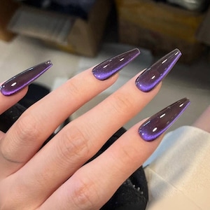 Galaxy Schwarz Lila Katzenauge Drücken Sie auf die Nägel | Lange Nägel | Cateye Stiletto Nägel