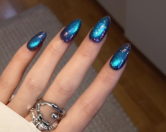 Uñas postizas brillantes con efecto ojo de gato y efecto aurora azul galaxia / Uñas de color sólido holográfico hada