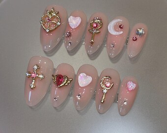 かわいいセーラームーン風のつけ爪 | 月と星の3Dネイル | カワイイ日本