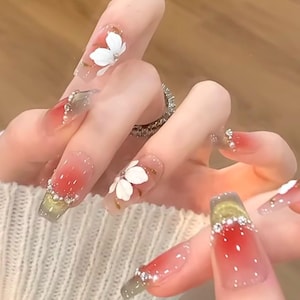 Cute Blossom Flower Shimmer Shiny Glitter Blush Green Cat-eye Press on Nails | Beautiful Nails | Almond nails | Gift for her