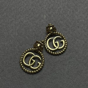 Pendientes vintage Gucci en tono dorado. Regalo vintage de los años 90 en tono dorado para ella.