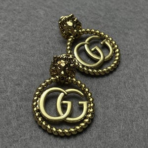 Pendientes vintage Gucci en tono dorado. Regalo vintage de los años 90 en tono dorado para ella.