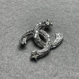 Broche vintage argentée Chanel vintage avec pierres cadeau argenté vintage des années 90 pour elle