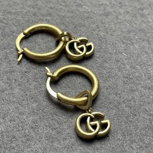 Pendientes vintage Gucci en tono dorado. Regalo vintage de los años 90 en tono dorado para ella.
