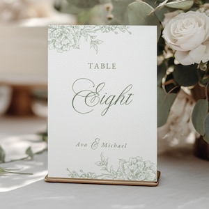 Plantilla de números de mesa para bodas en verde salvia, flores de peonía, decoración de recepción editable en Canva