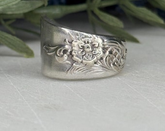 Vintage Floral Spoon Ring Side Flower Detail – Handcrafted Silverware Ring