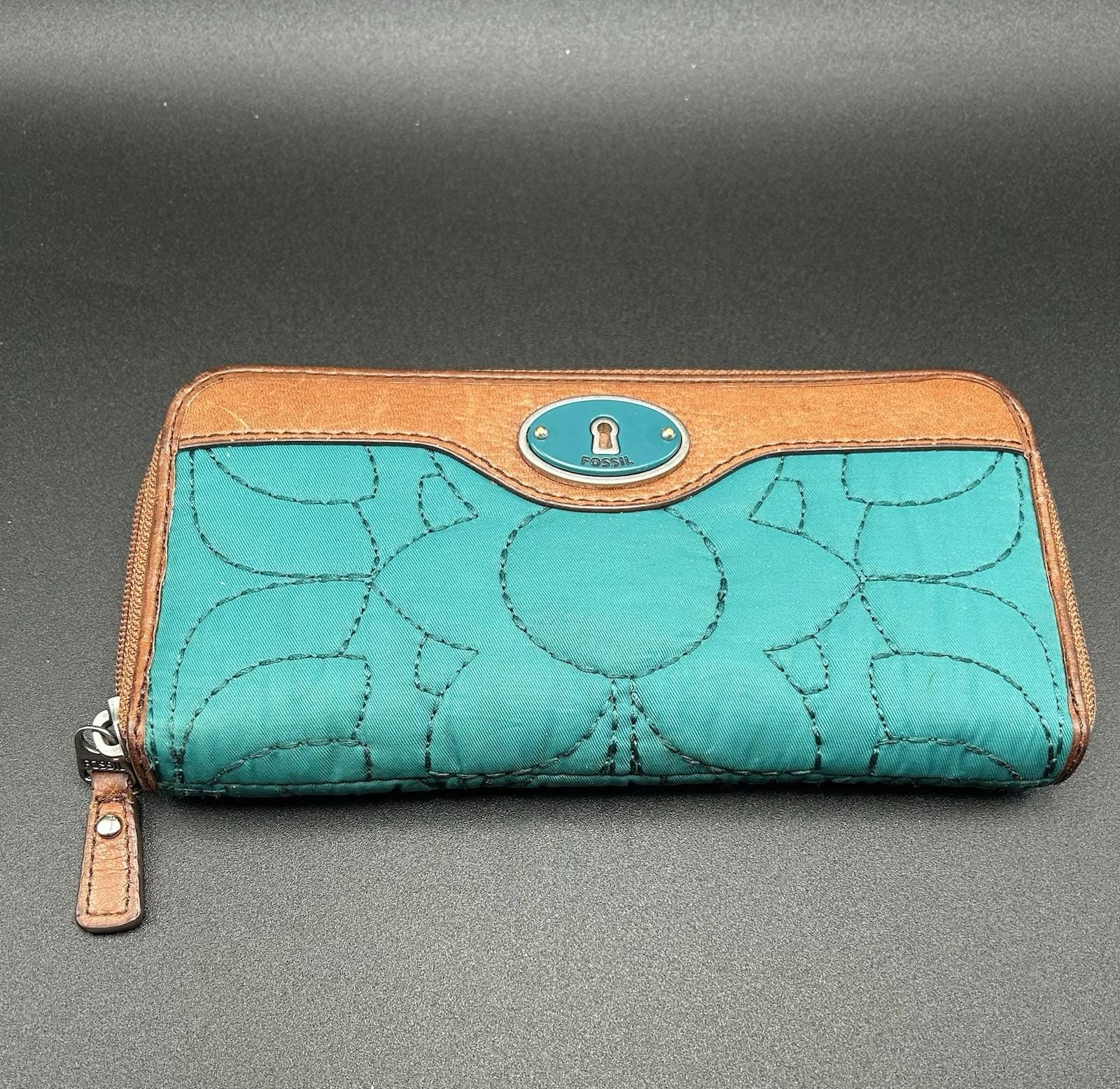 フォッシル キルティング キーパー ジッパー付きウォレット 