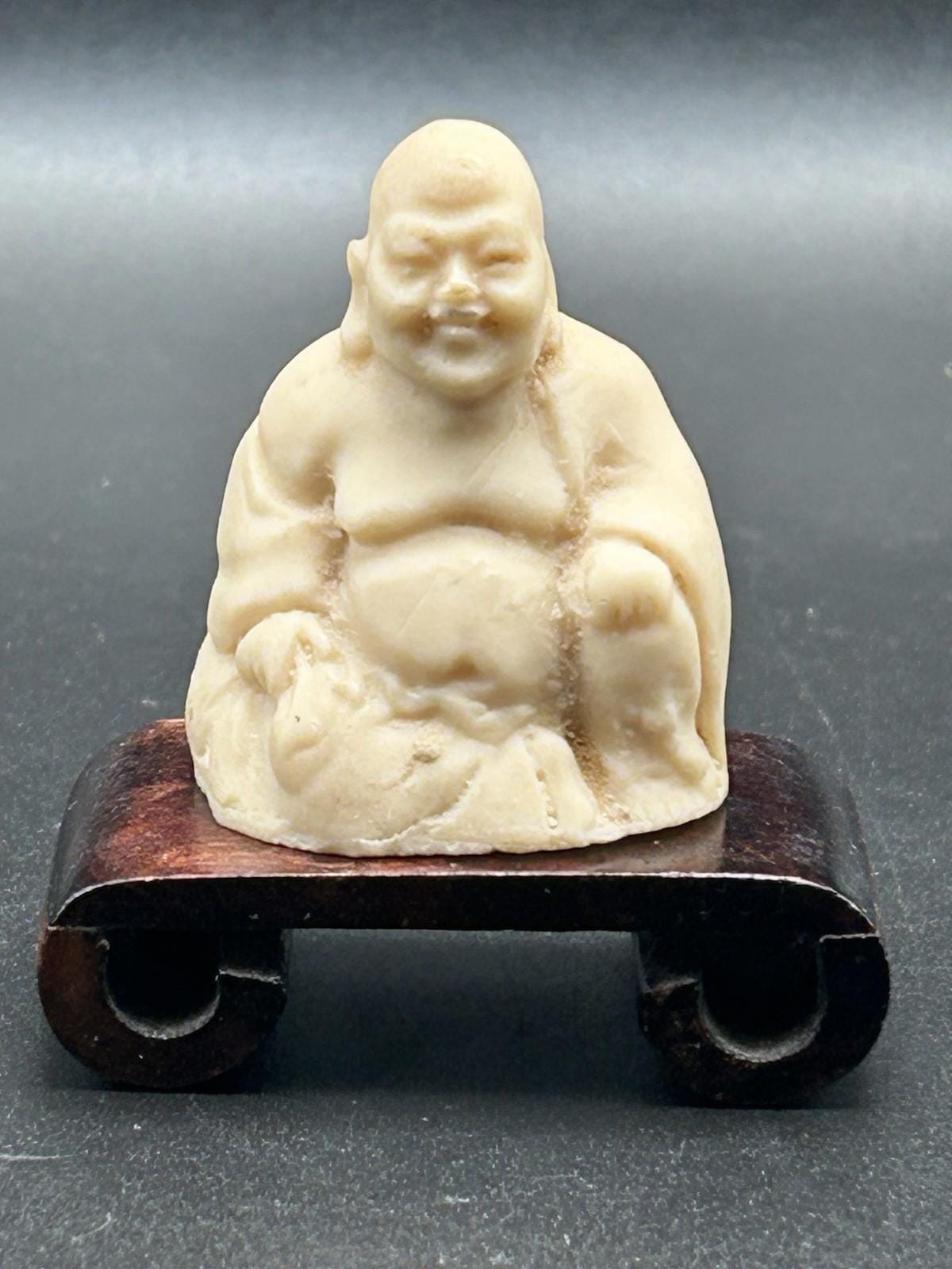 ヴィンテージの手彫り仏像（木製台座付き）高さ2.5インチ（1940年代