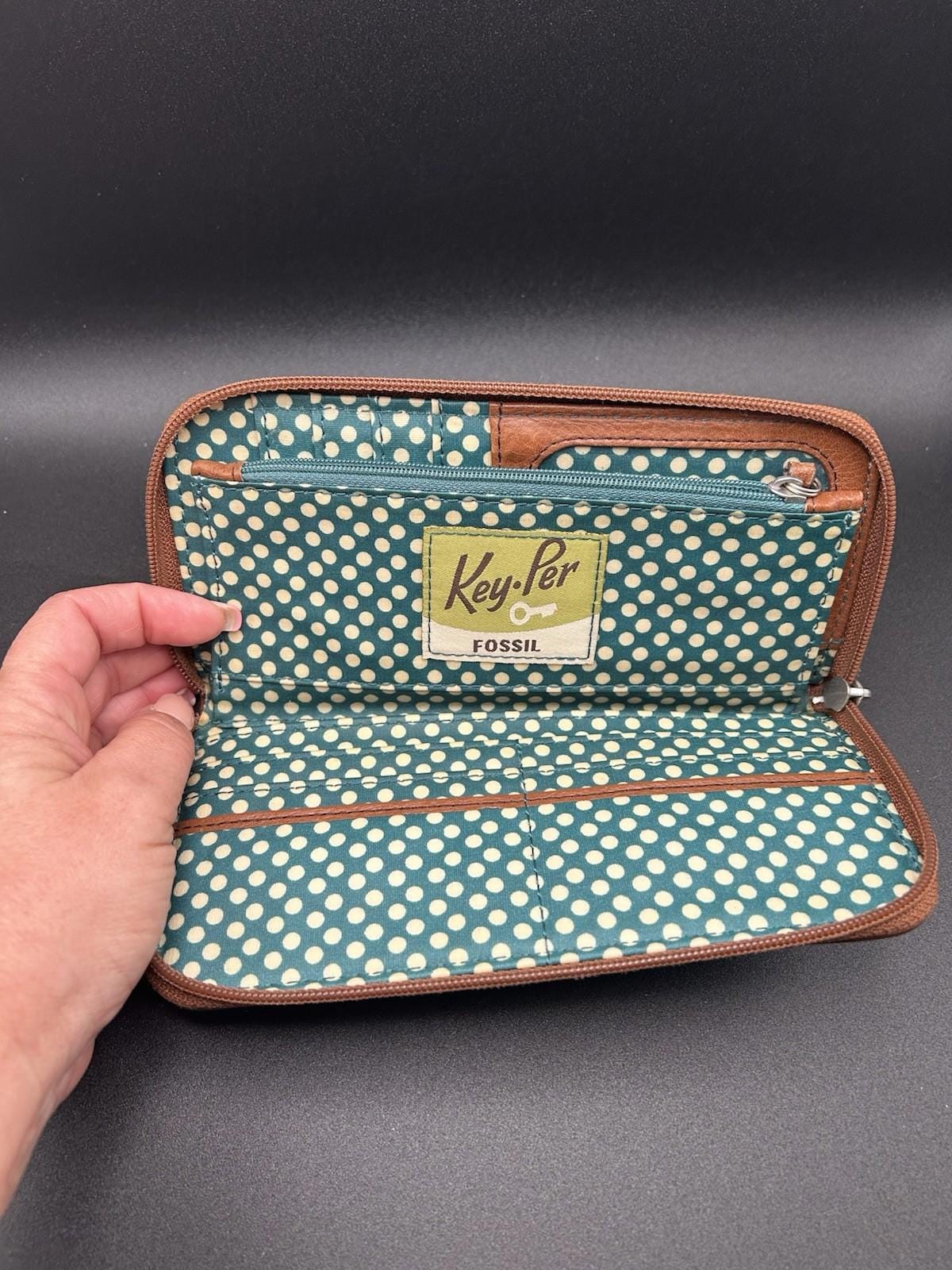 フォッシル キルティング キーパー ジッパー付きウォレット 