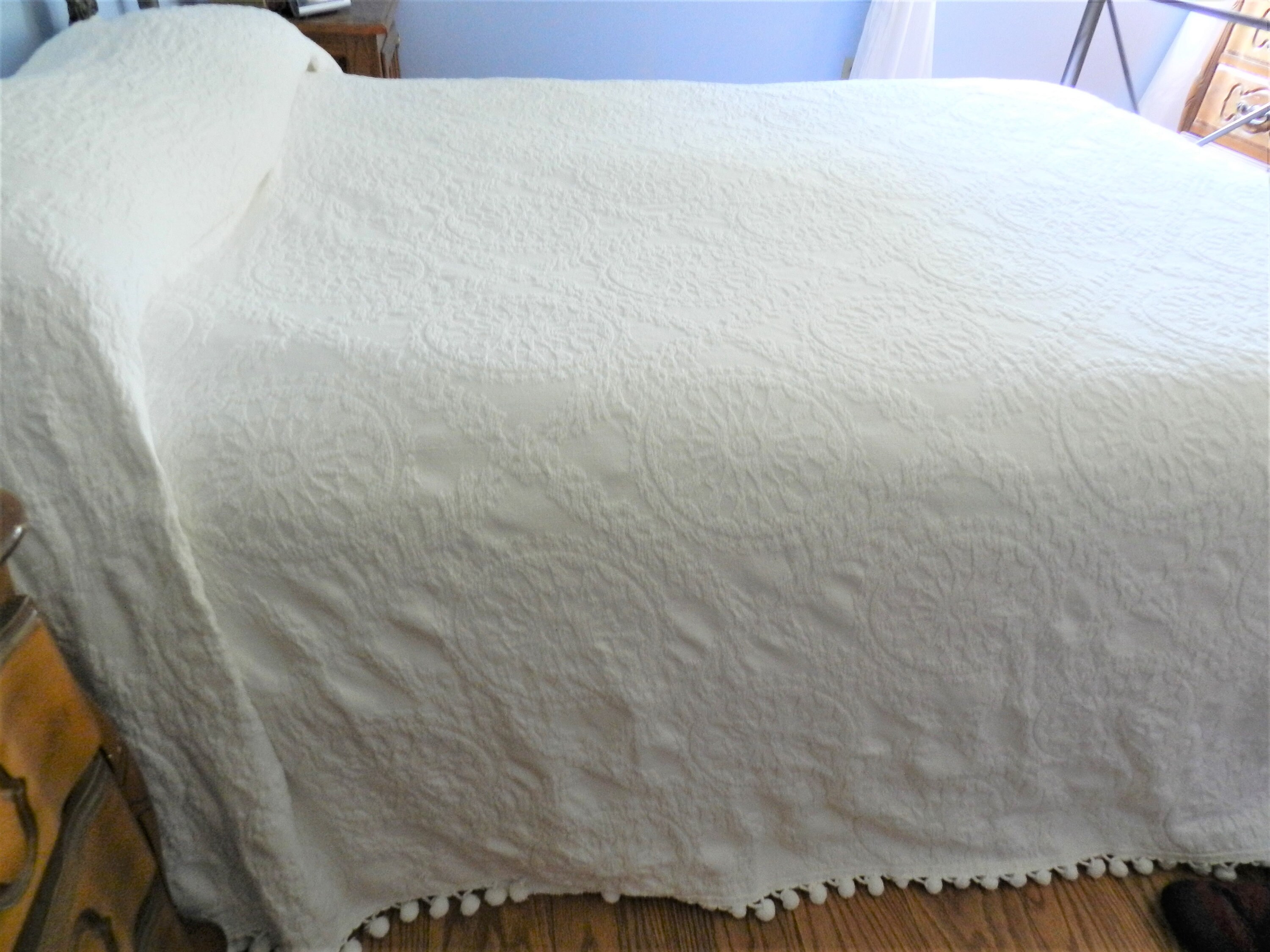 White Bedspread With Pom Poms at Richard Olson blog