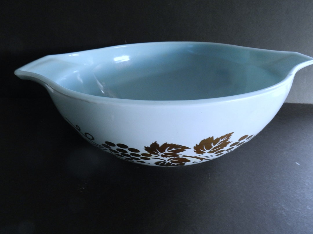 Blue Pyrex Promotional Bowl, Chip and Dip Bowl, Delphite Blue Pyrex