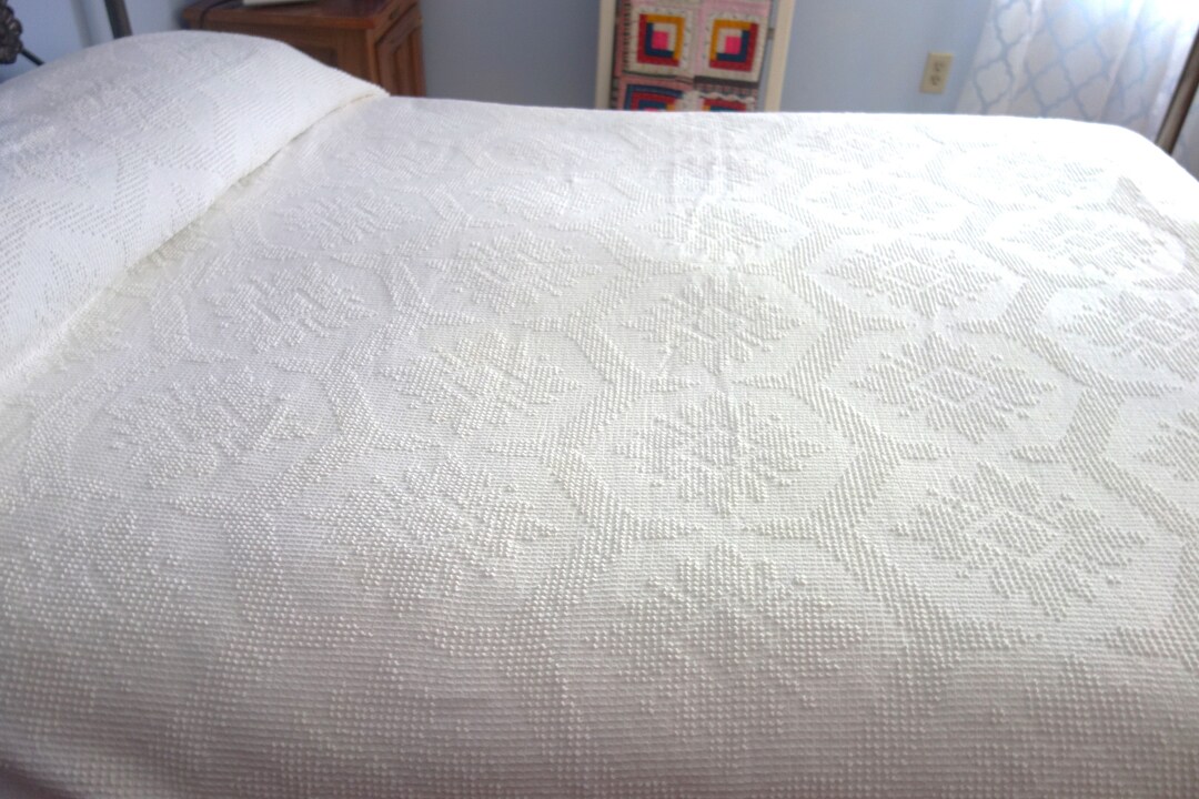 Bates Twin White Hobnail Bedspread, Cotton Bedspread, Hobnail Chenille