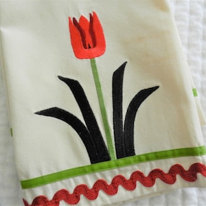 NOS Red Tulip Green Towel, Retro Kitchen Towel, Farmhouse Kitchen