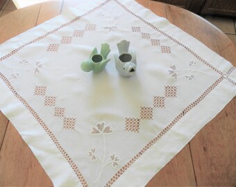 Drawn Work Tablecloth, Drawnwork Mat, Drawnwork Table Topper, Handmade, Tenerife Lace, Wheel Lace, Shamrock Tablecloth