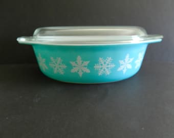 Pyrex Turquoise Snowflake Casserole, Pyrex Turquoise Covered Dish, Snowflake Pyrex Dish